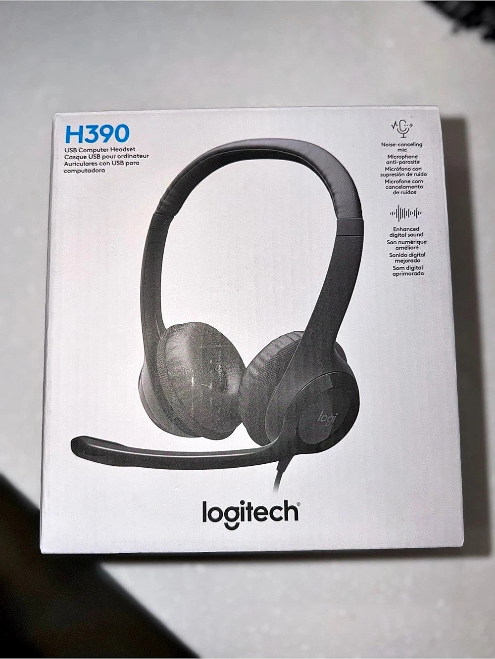 Logitech H390 in Black Like New
